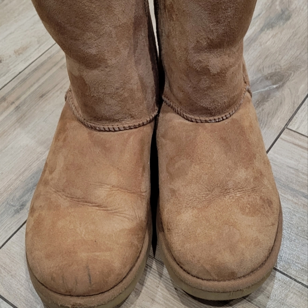 UGG Women's Classic Short II Suede Sheepskin Chestnut Brown Boots